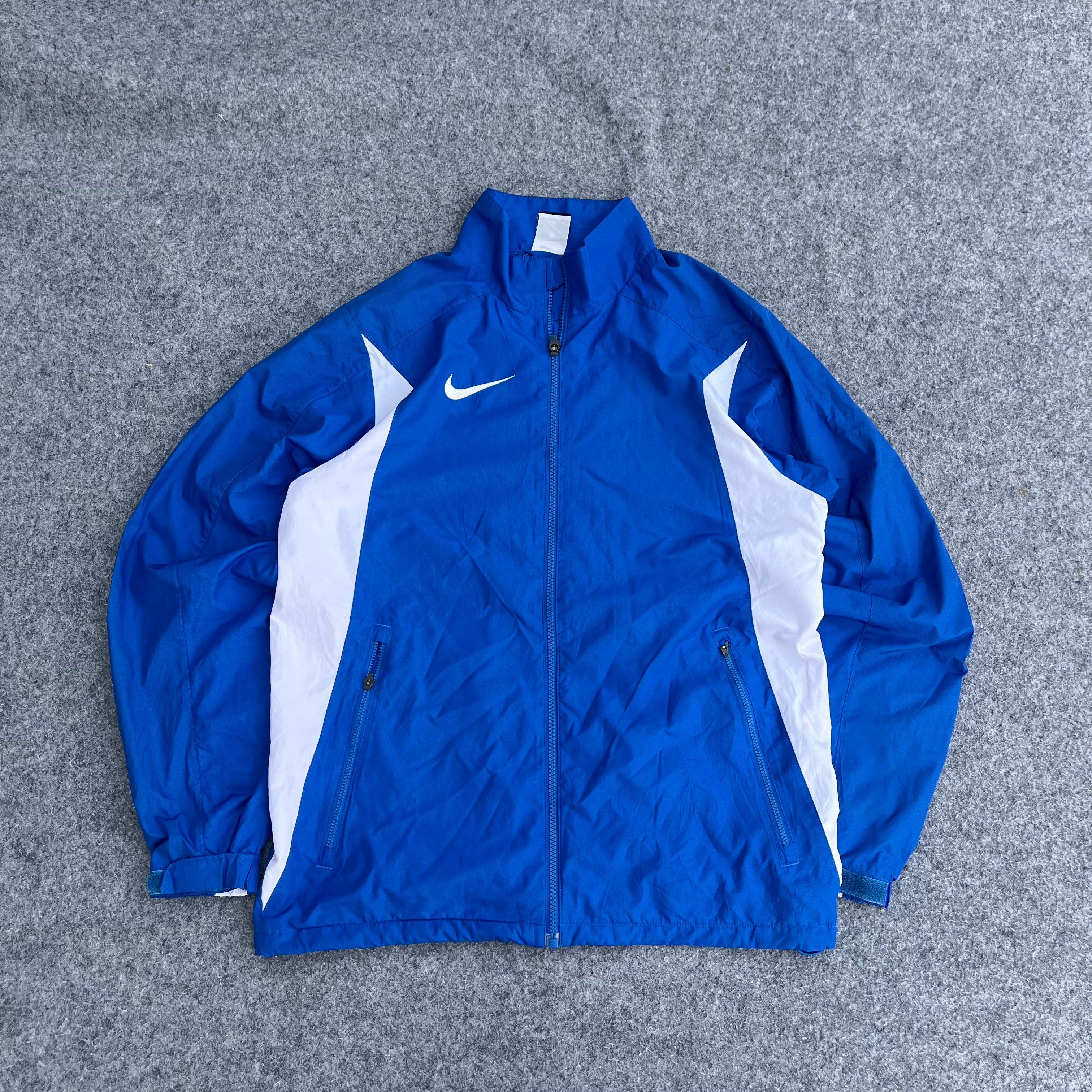 NIKE (50)