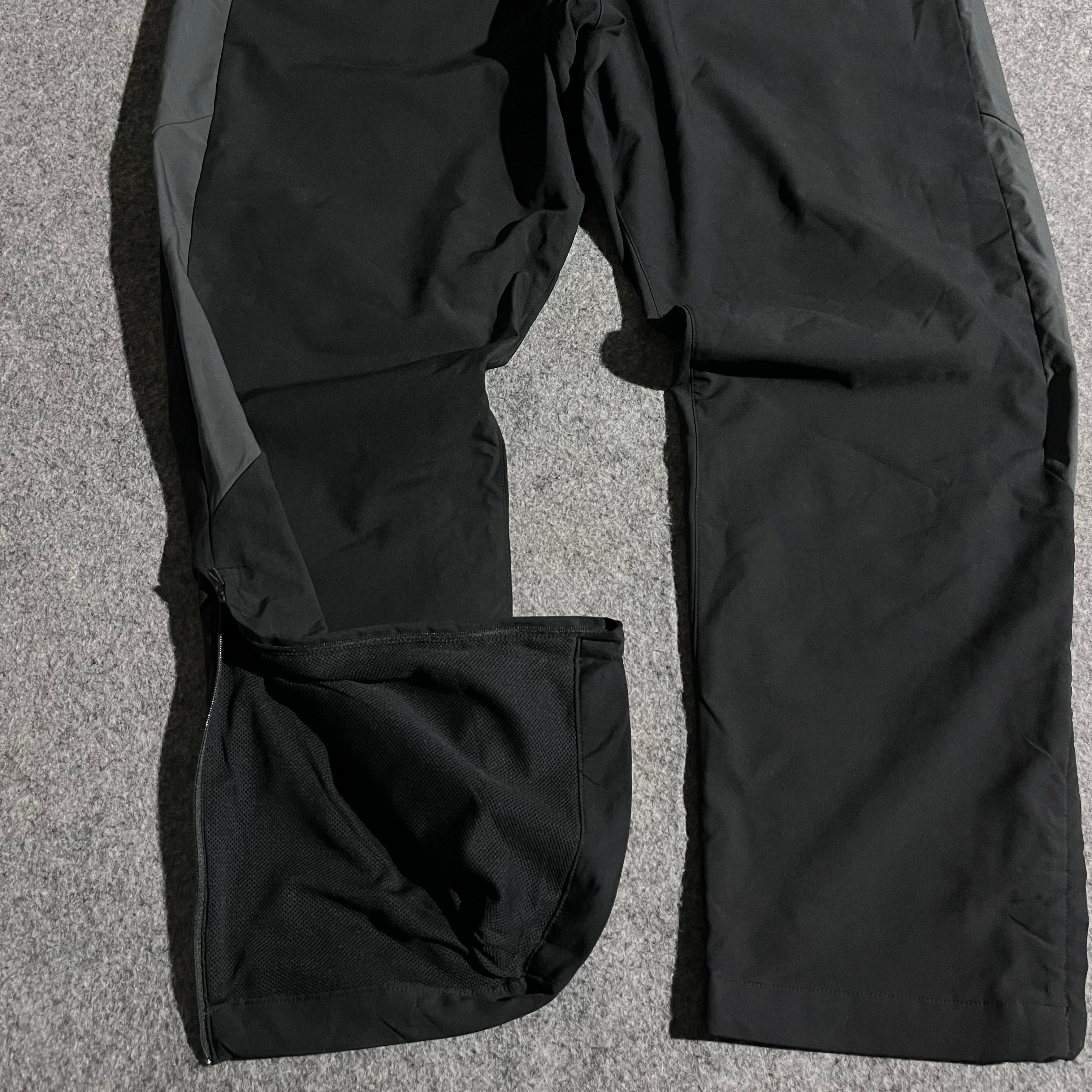 BLACK NIKE