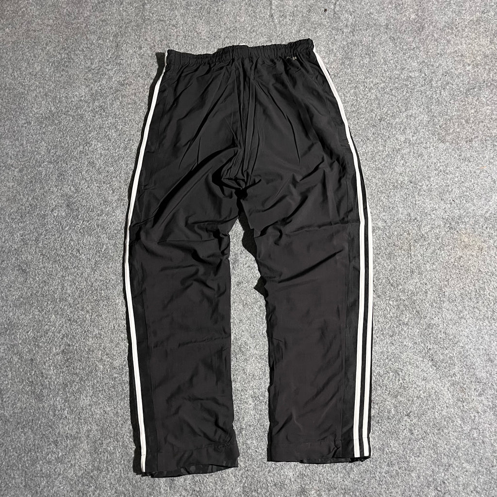 BLACK ADIDAS