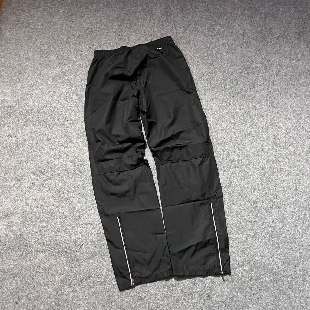 BLACK NIKE
