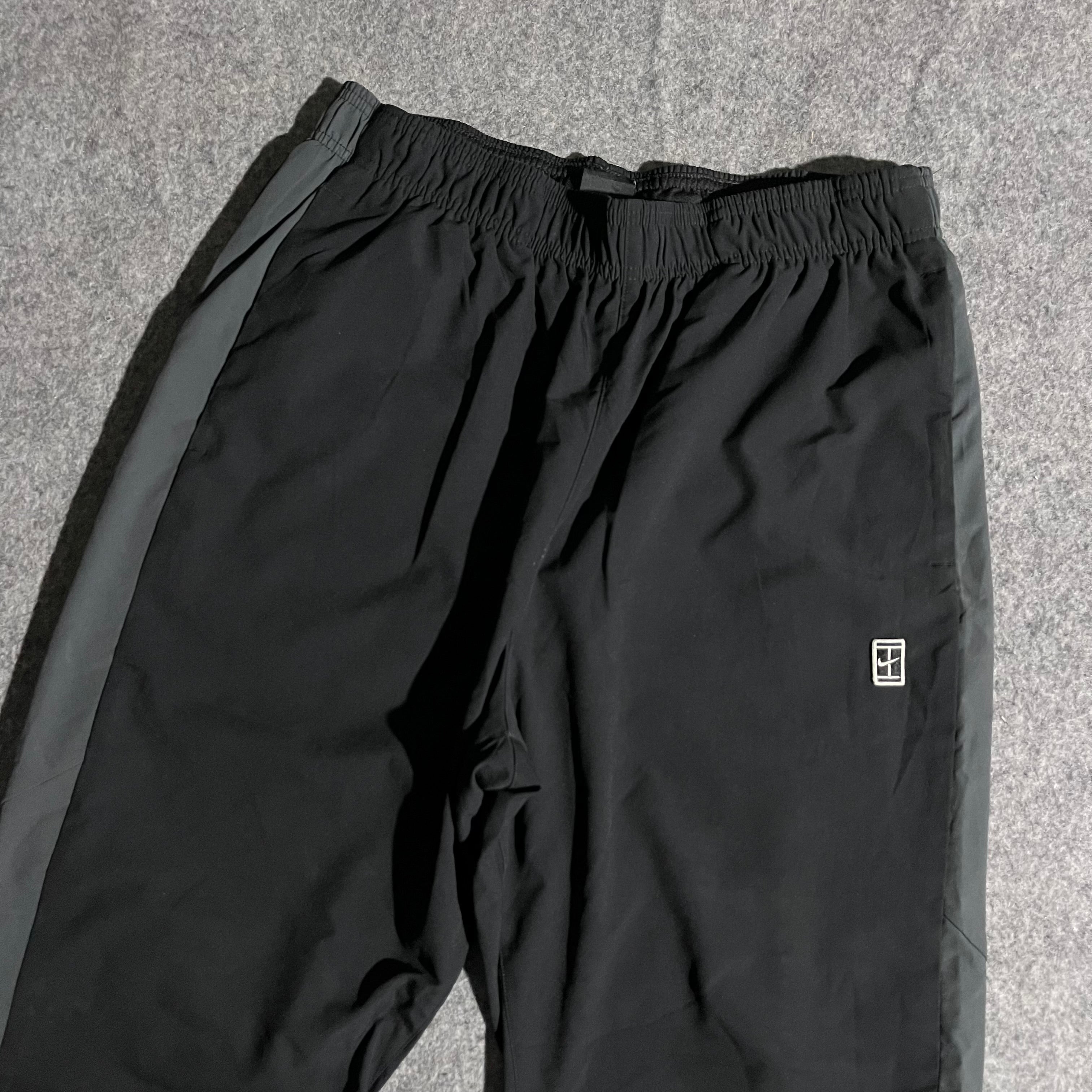 BLACK NIKE
