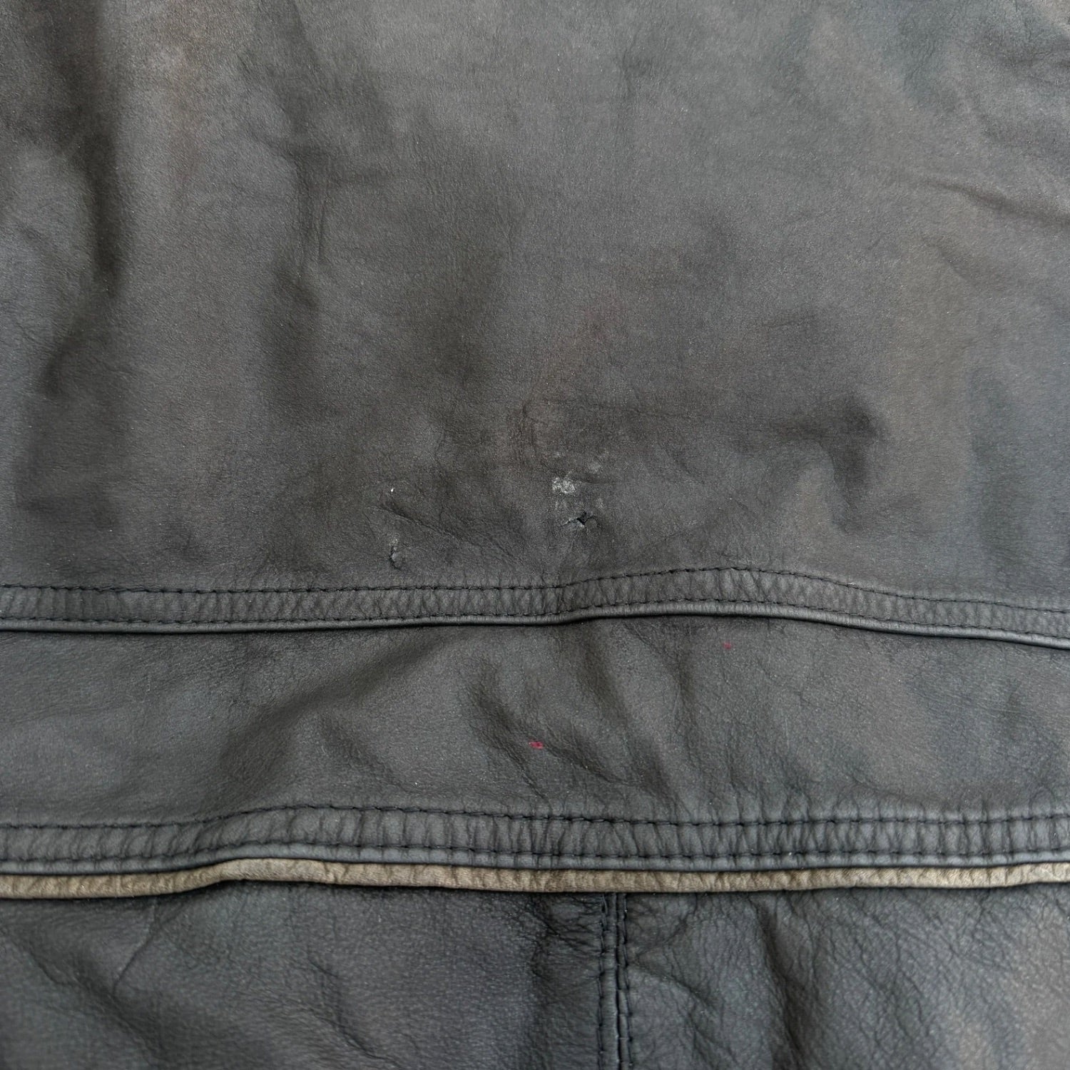VINTAGE BLACK LEATHER (42)