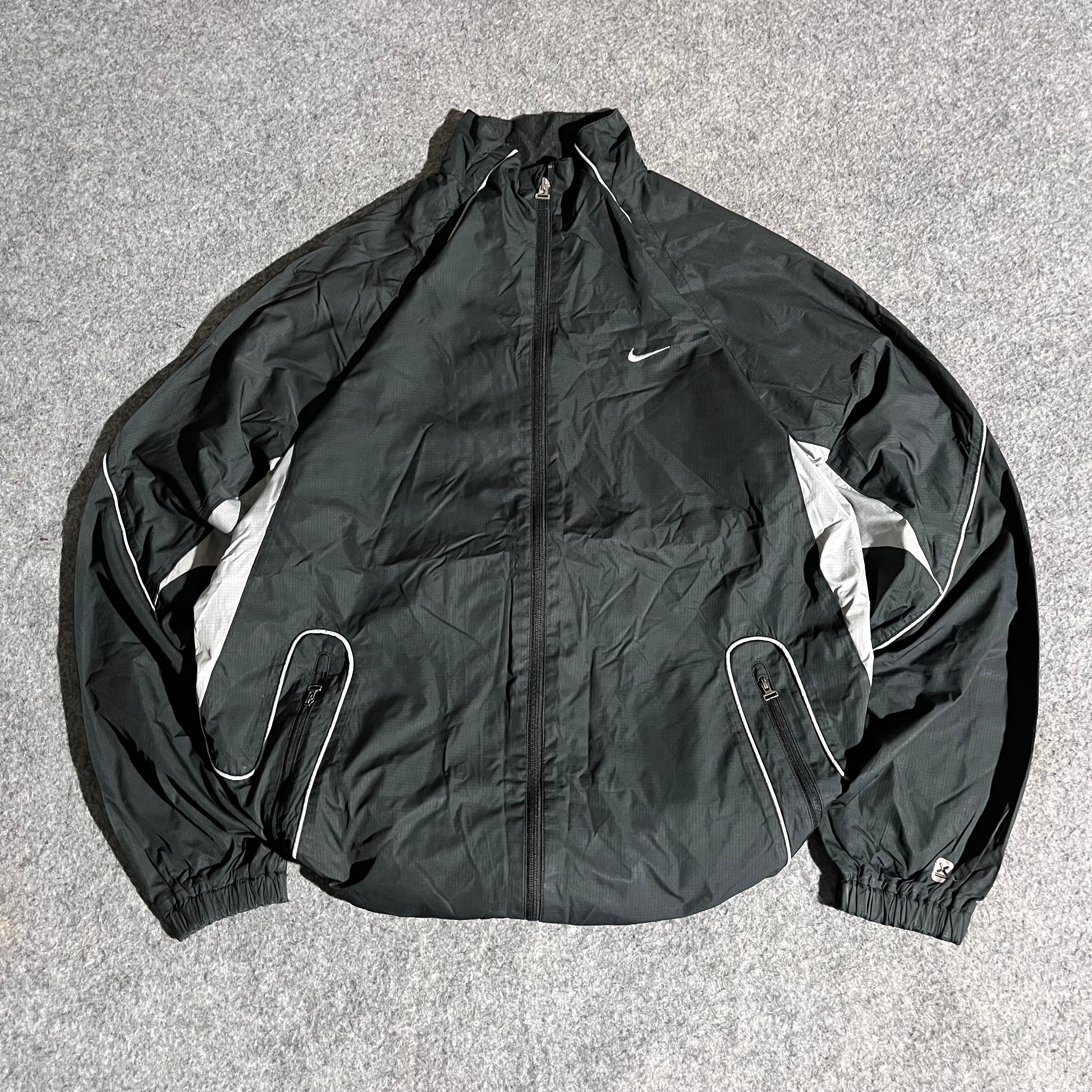 VINTAGE BLACK NIKE