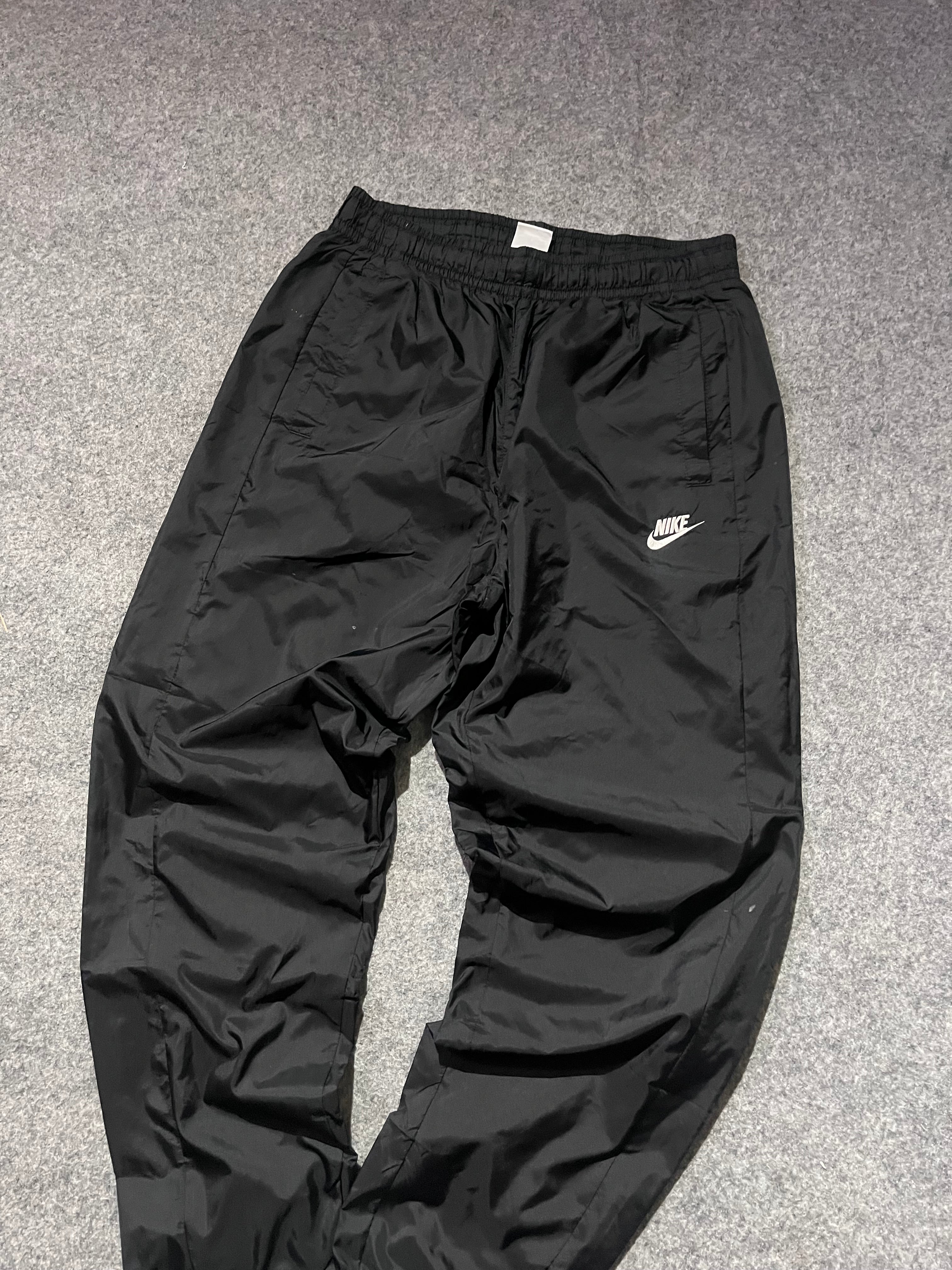 VINTAGE BLACK NIKE