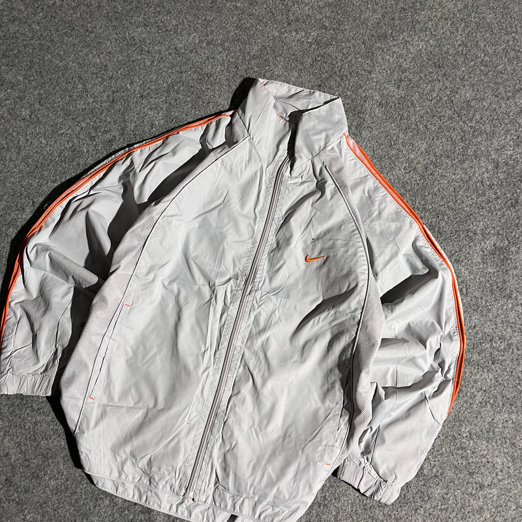 NIKE