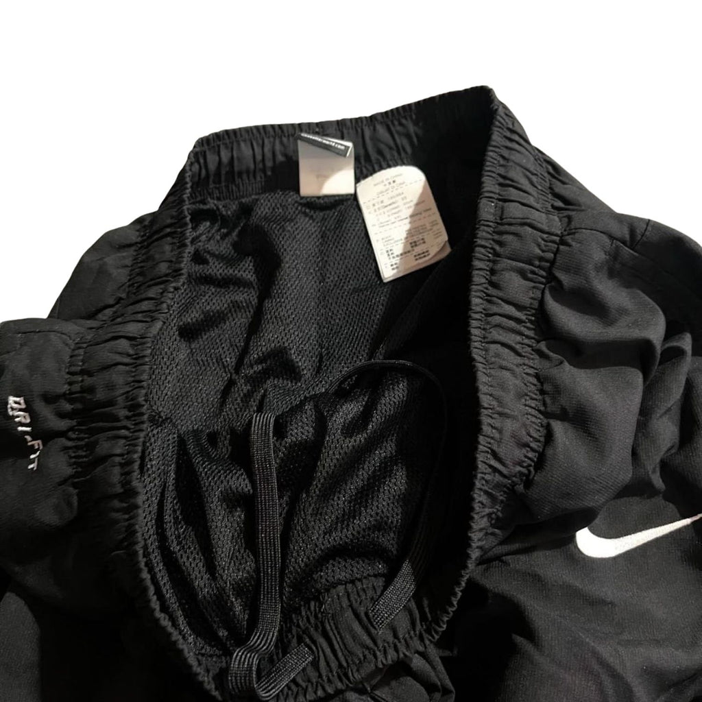 BLACK NIKE