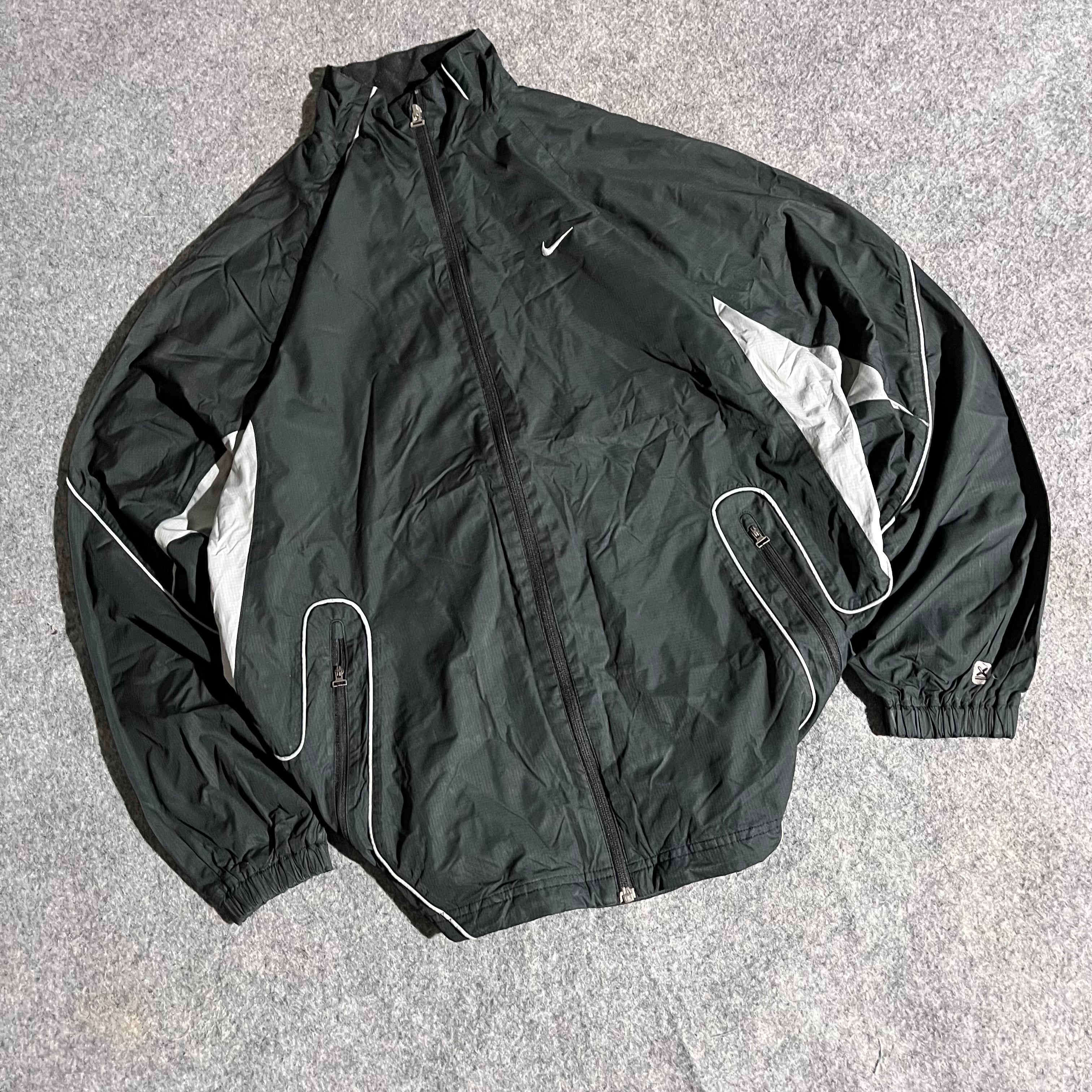 VINTAGE BLACK NIKE
