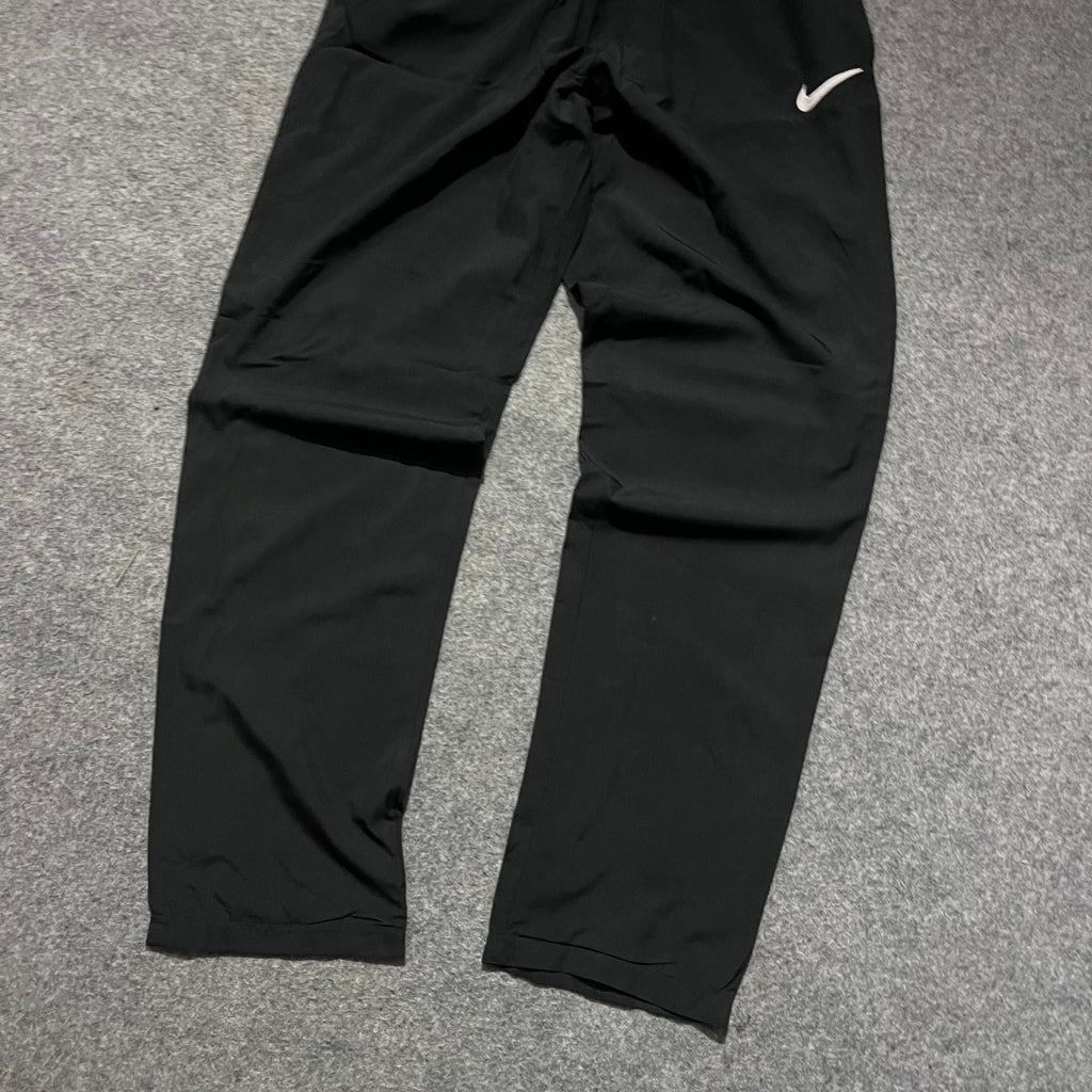 BLACK NIKE