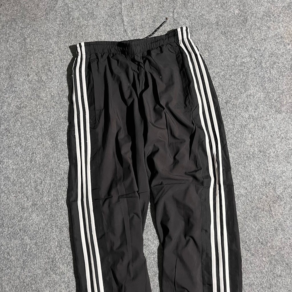 BLACK ADIDAS