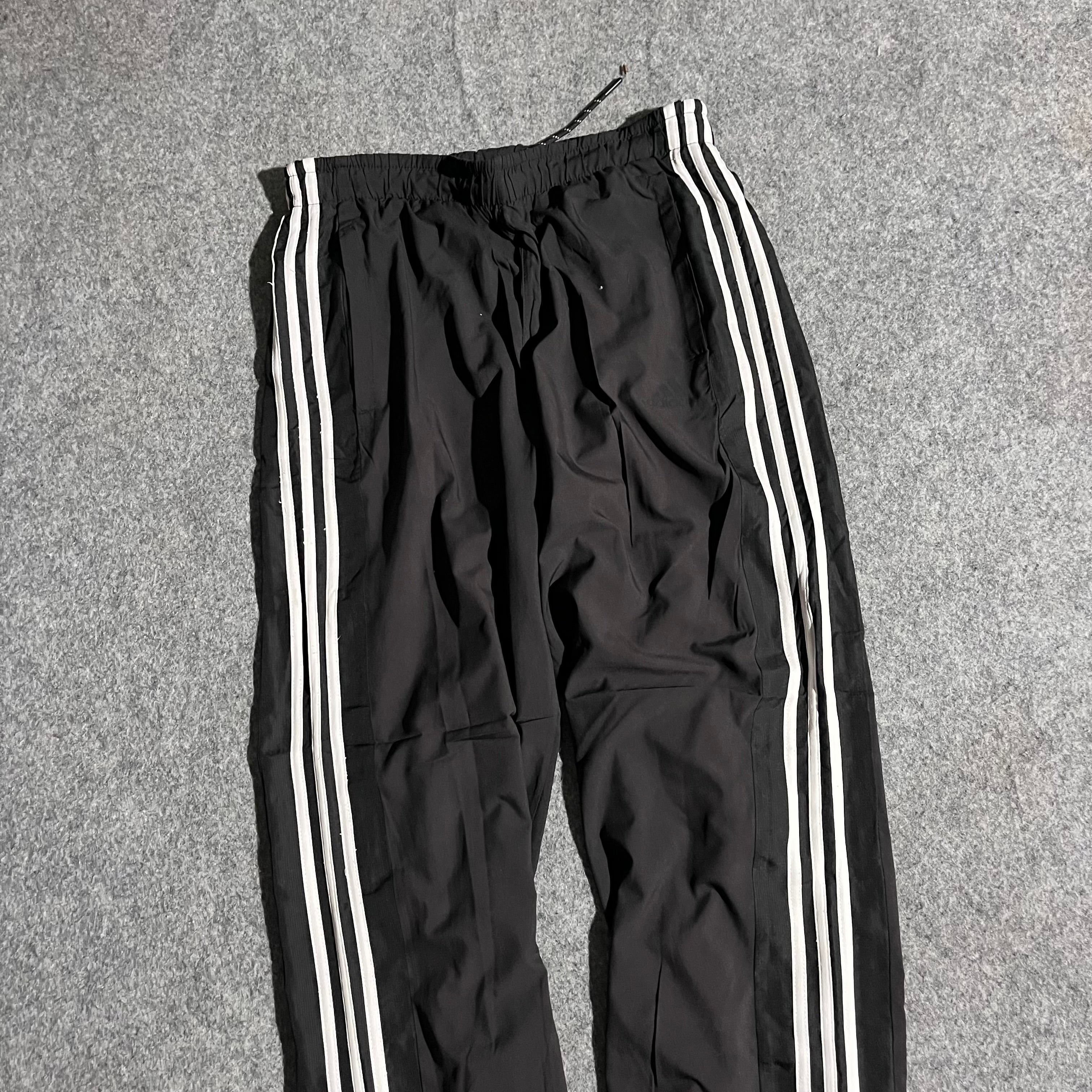 BLACK ADIDAS