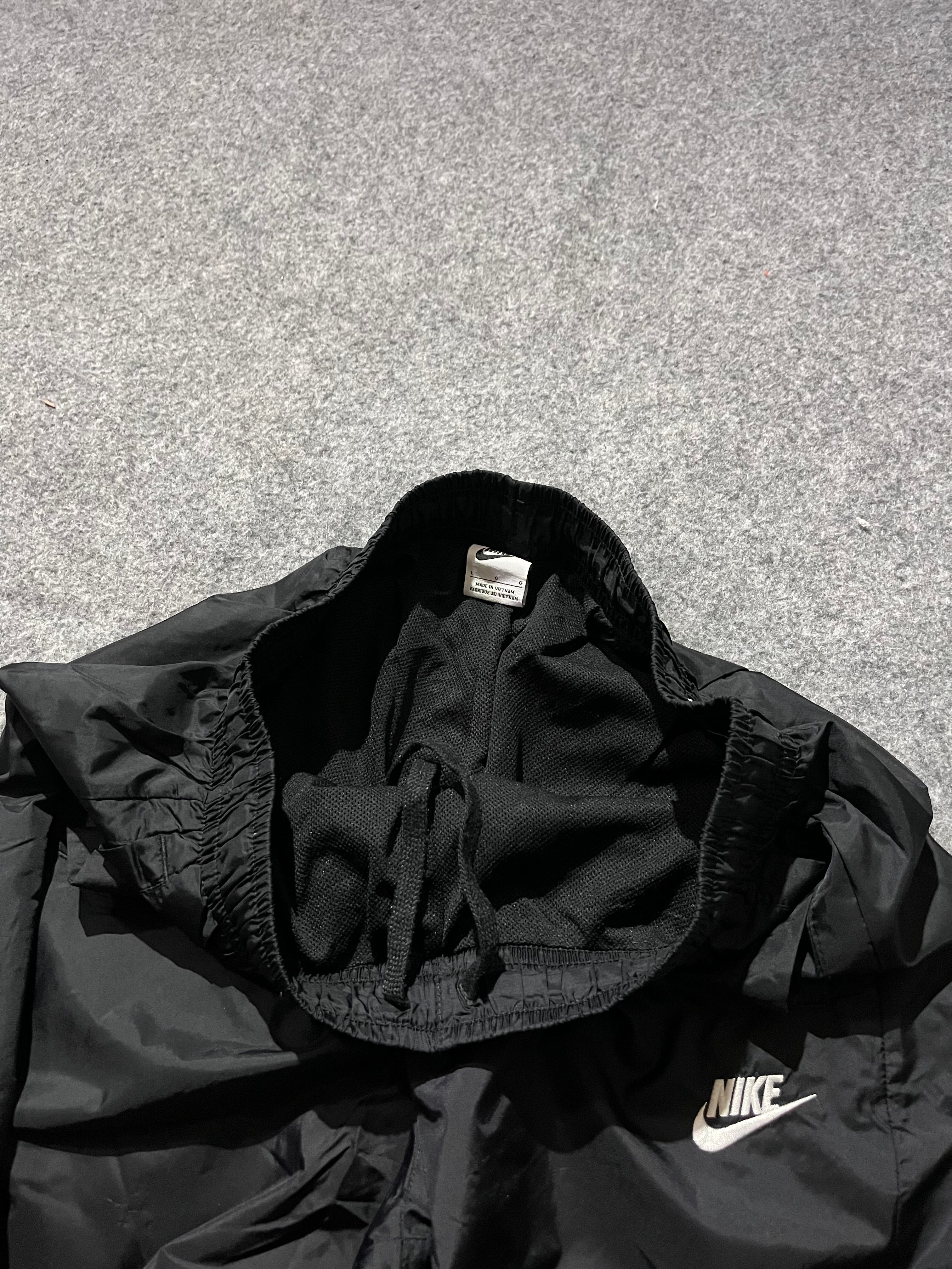VINTAGE BLACK NIKE
