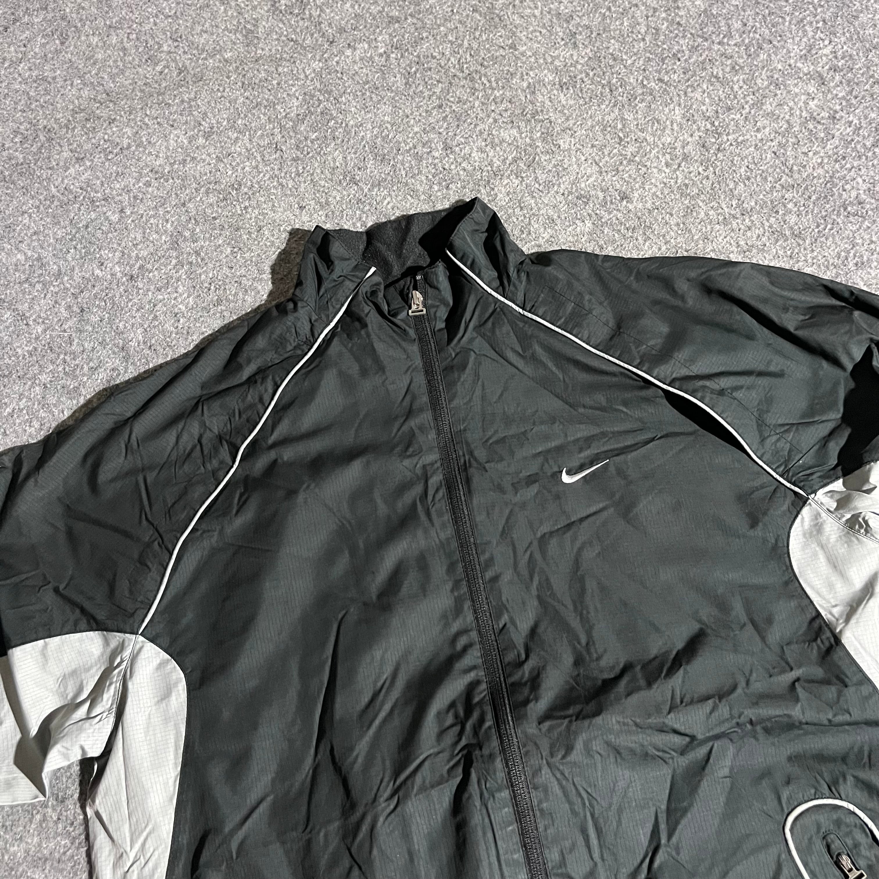 VINTAGE BLACK NIKE