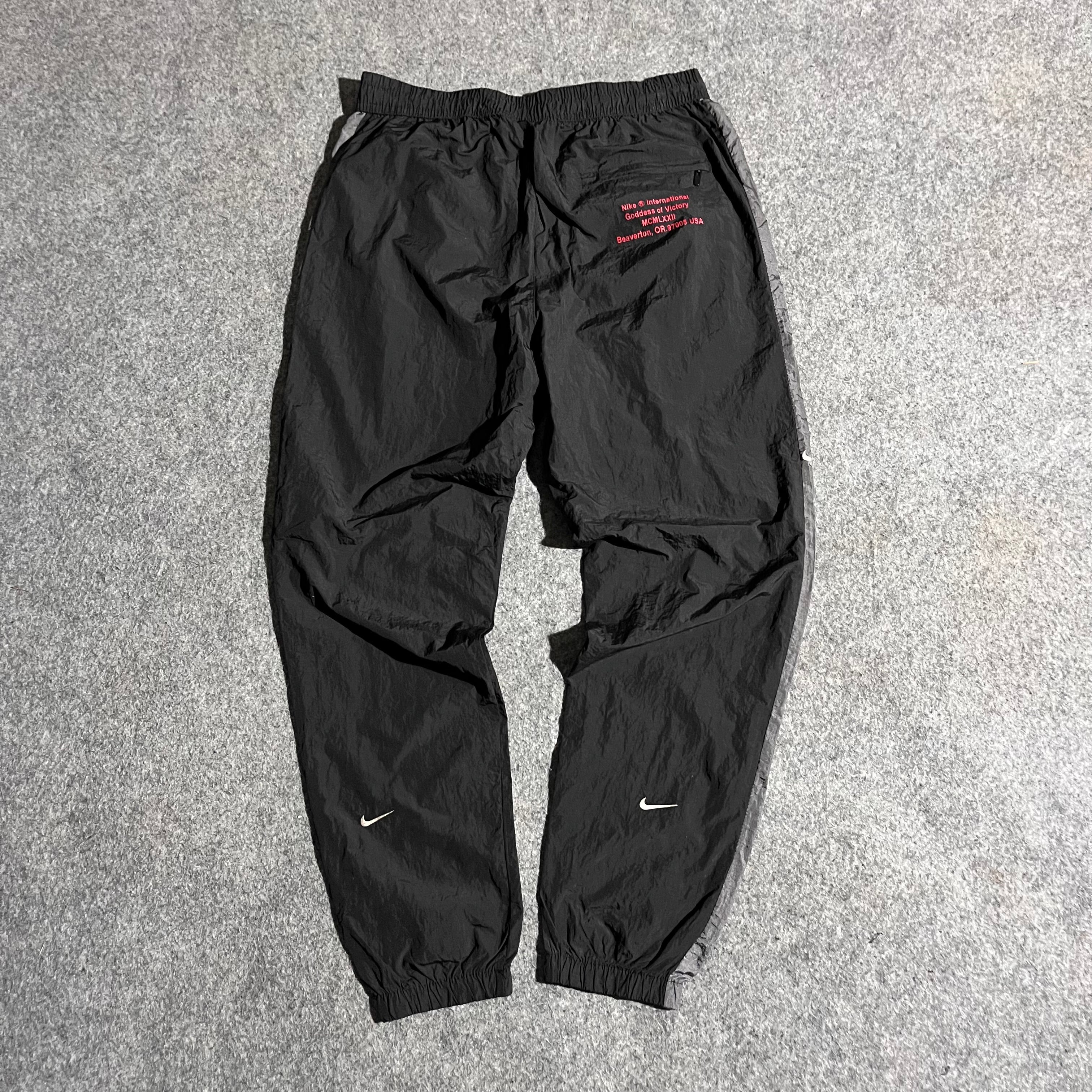BLACK NIKE JOGGER