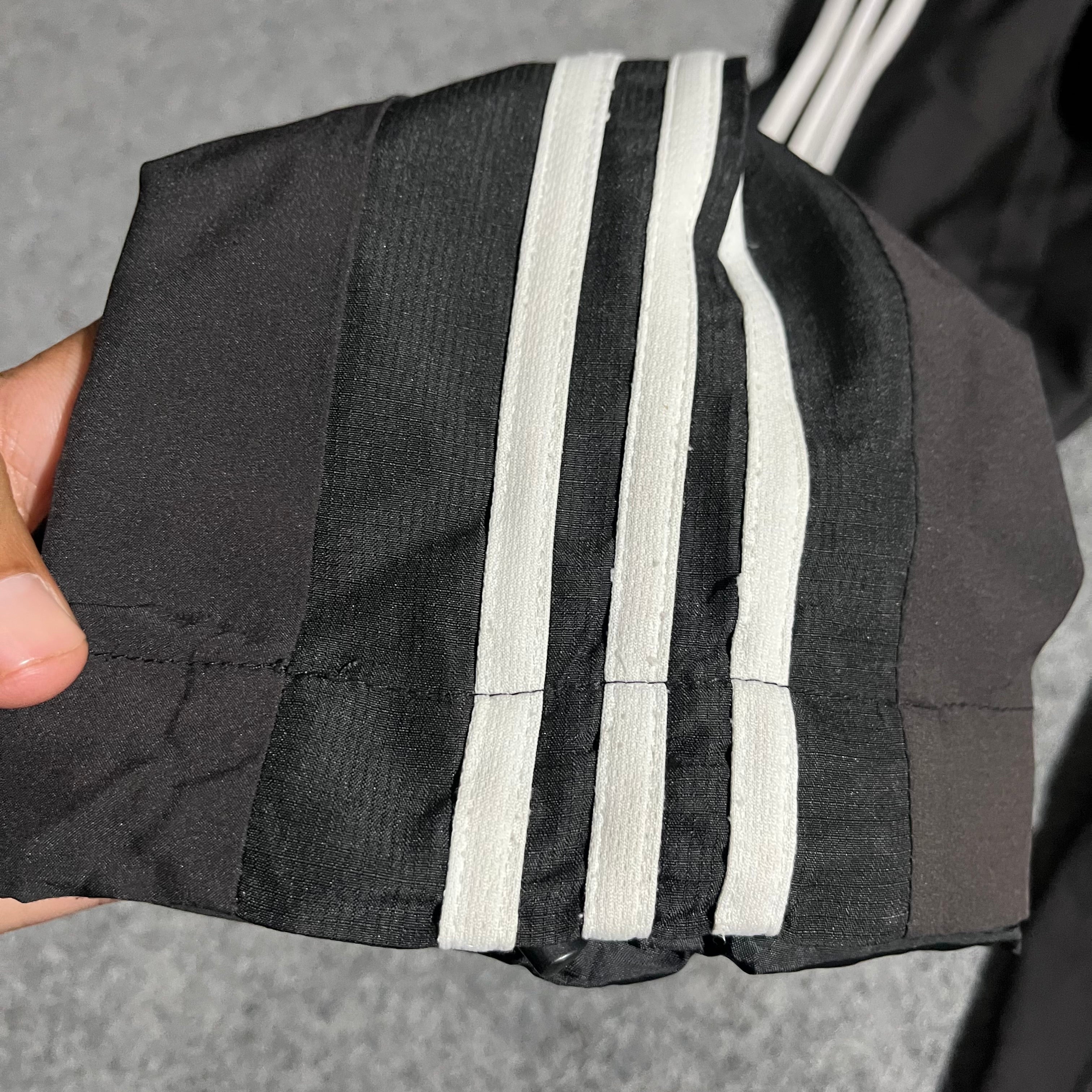BLACK ADIDAS