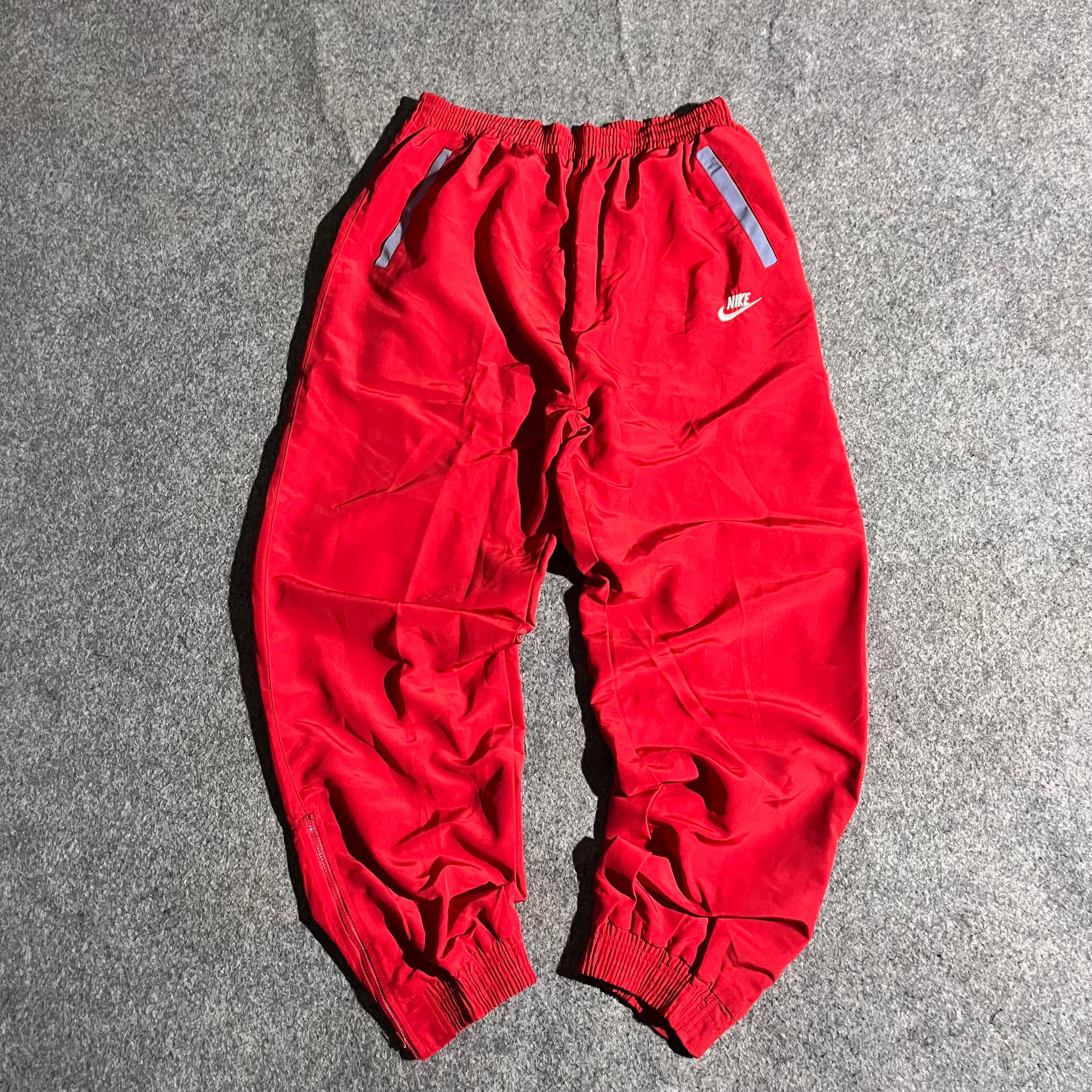 RED NIKE