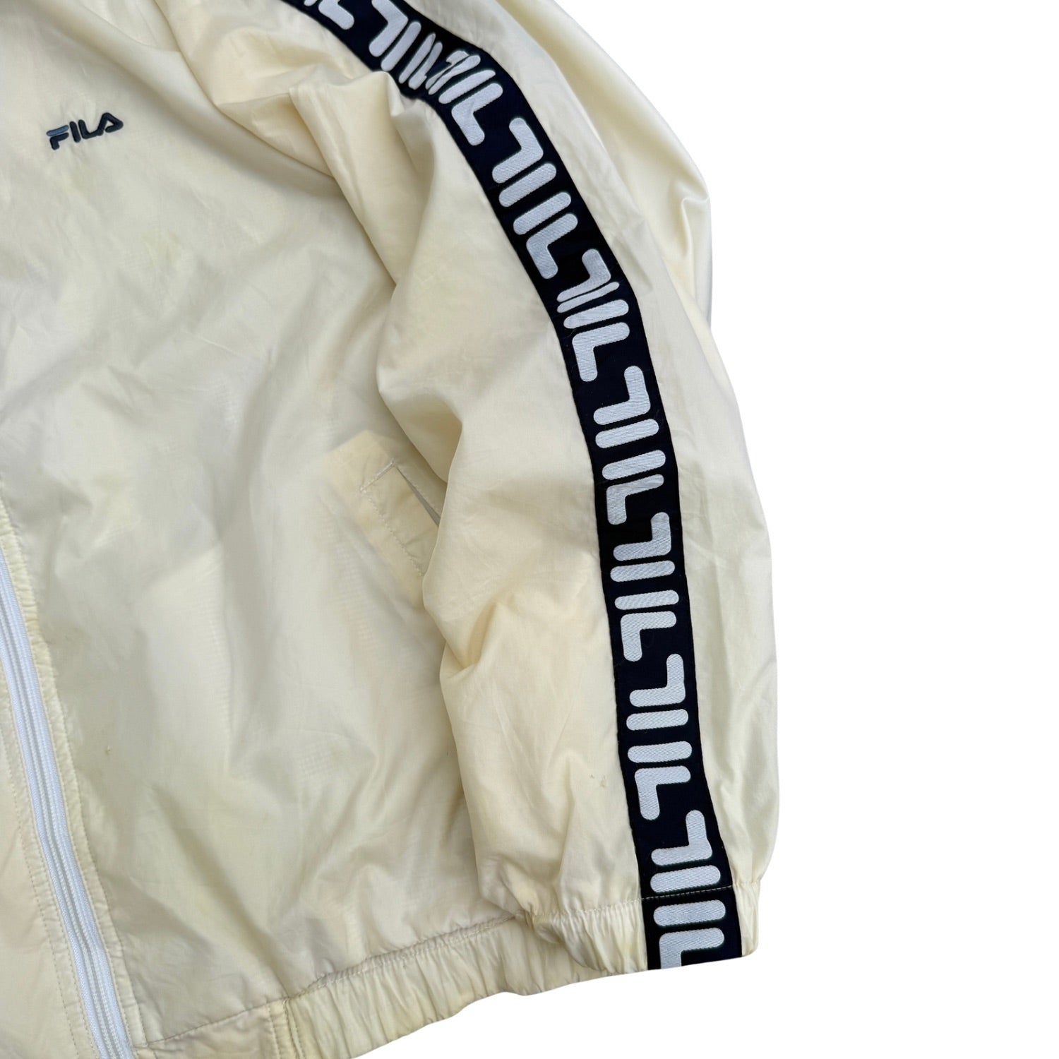 90S VINTAGE FILA WINDBREAKER (RARE)(120)