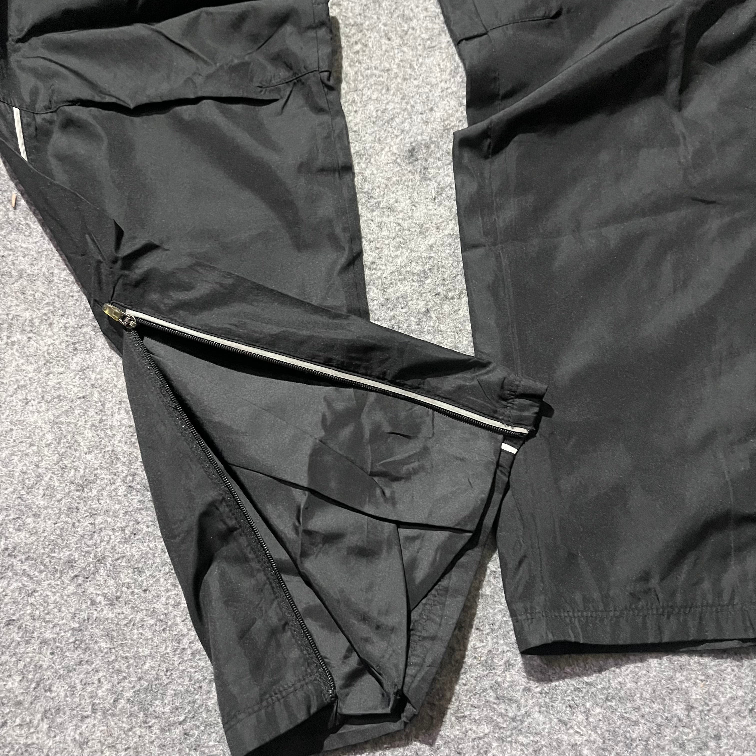 BLACK NIKE