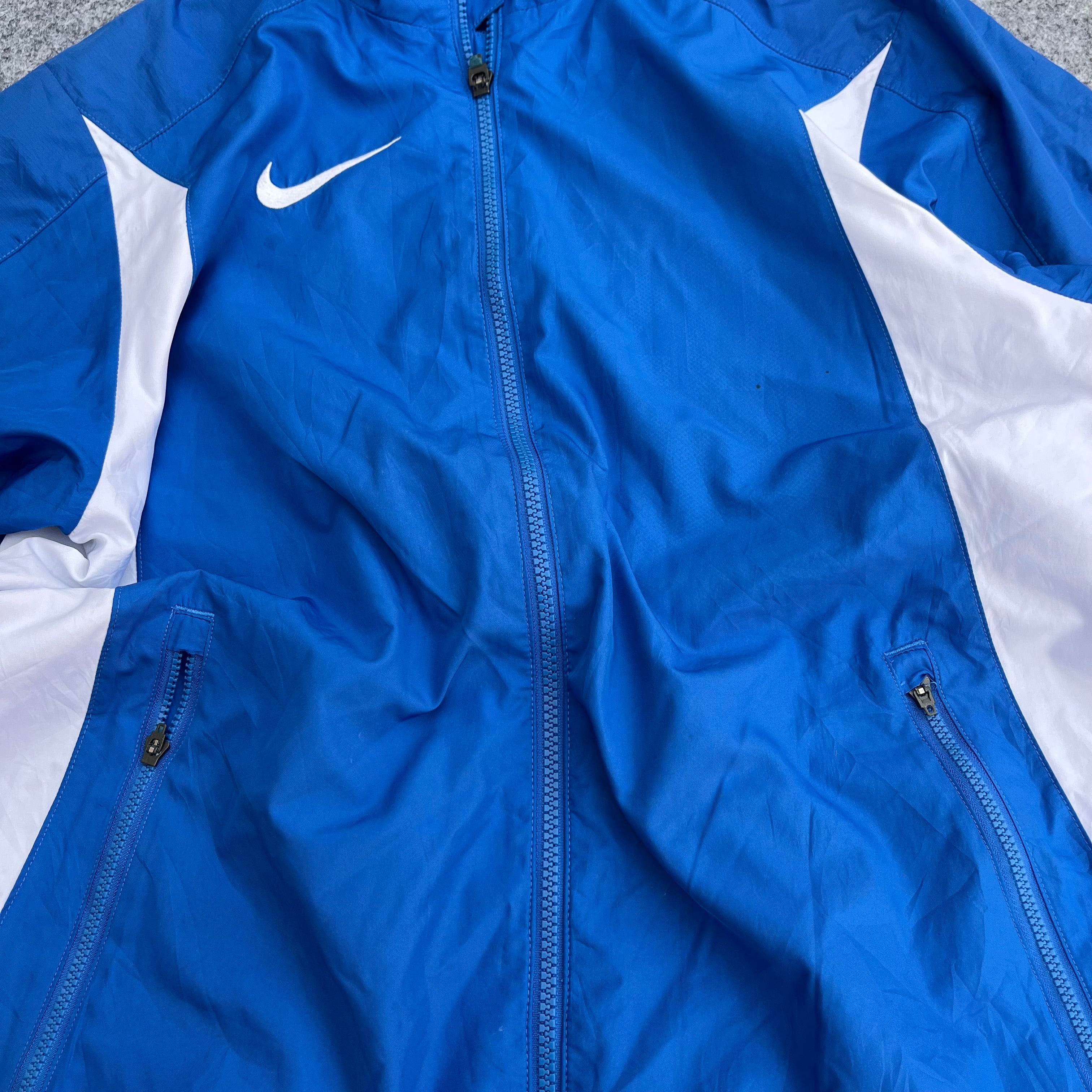 NIKE (50)