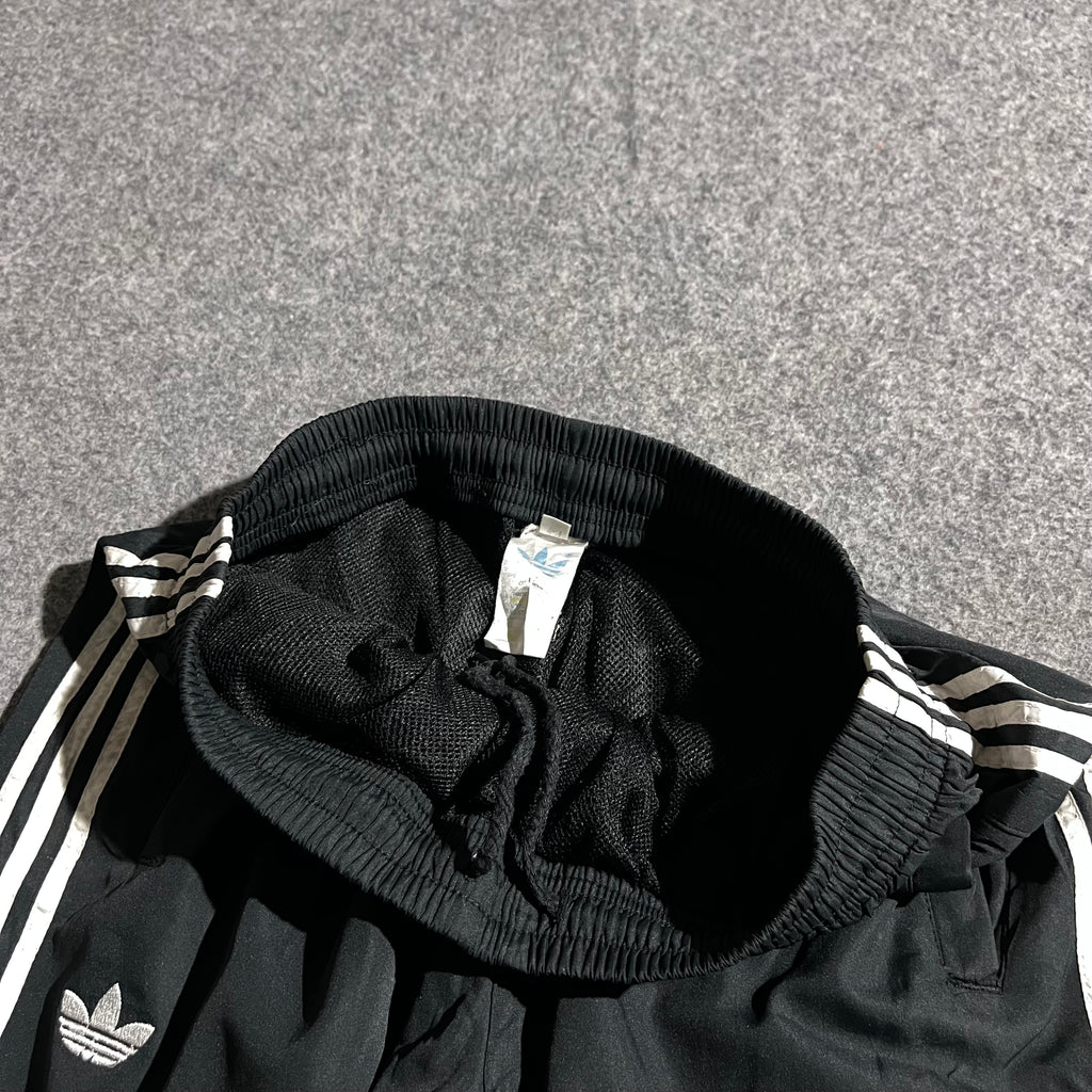 BLACK ADIDAS