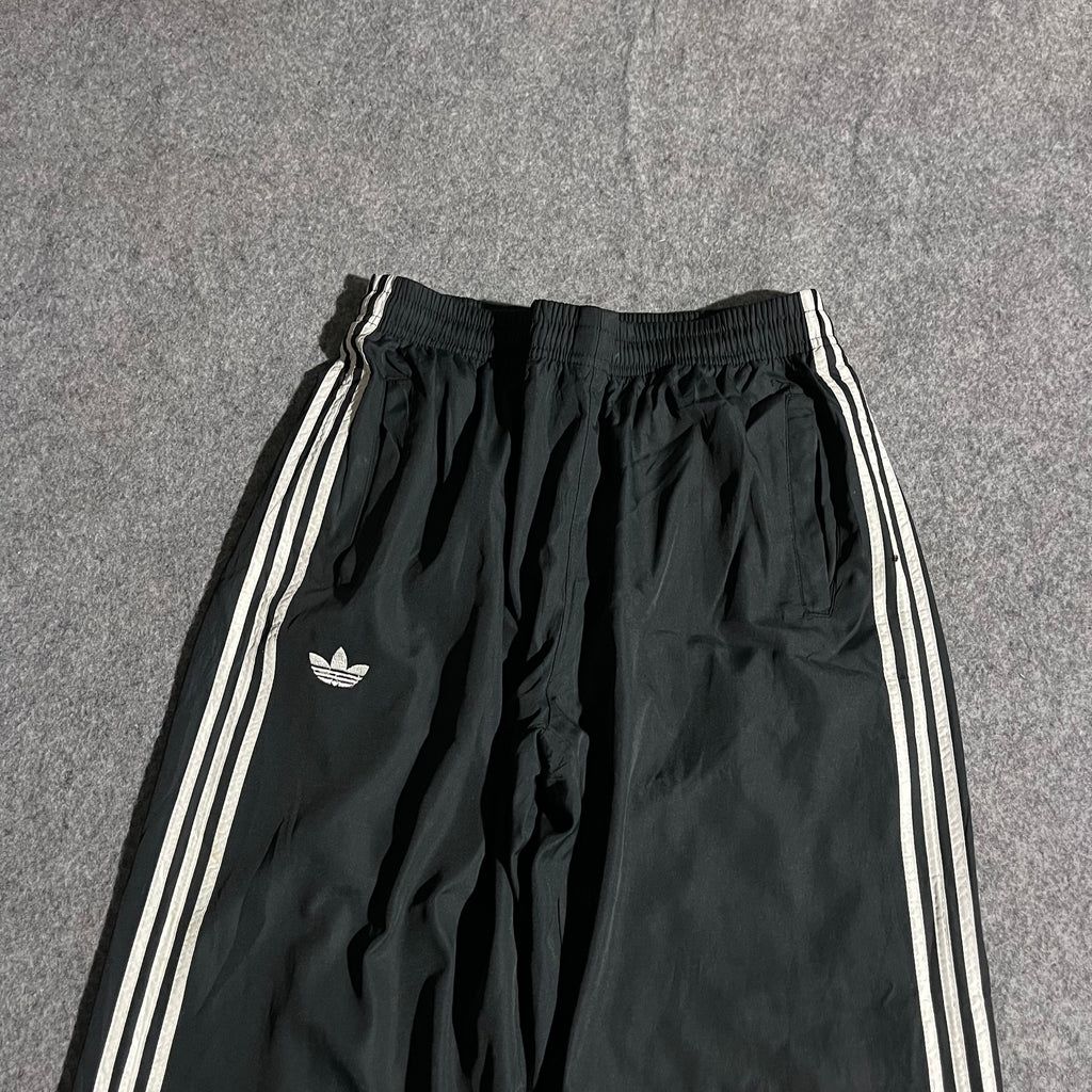 BLACK ADIDAS