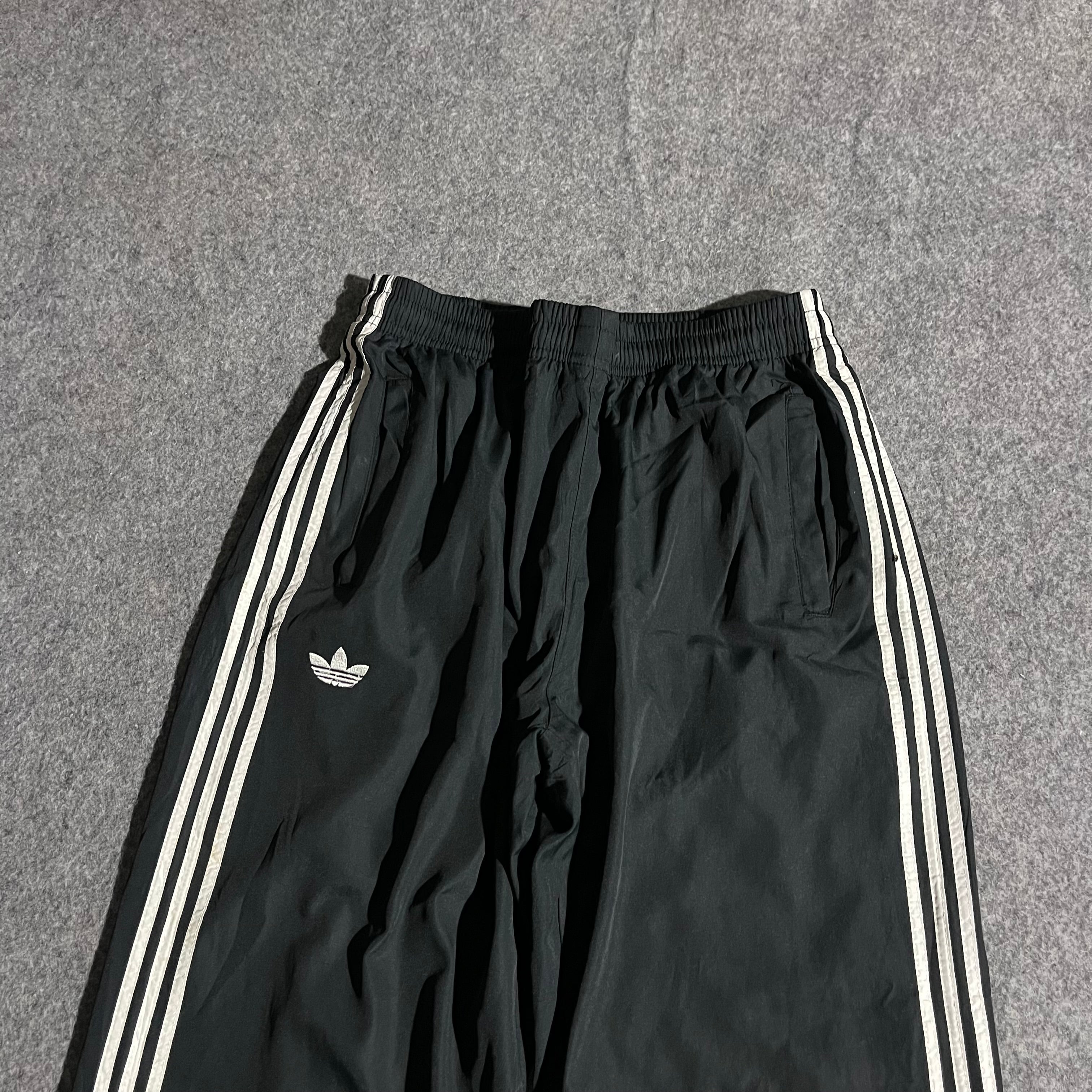 BLACK ADIDAS