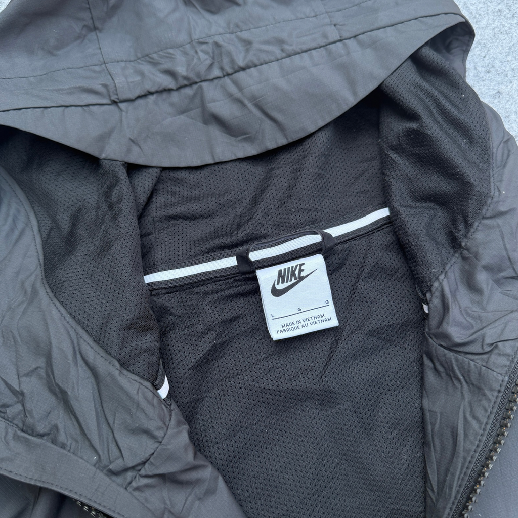 NIKE WINDCHEATER (643)