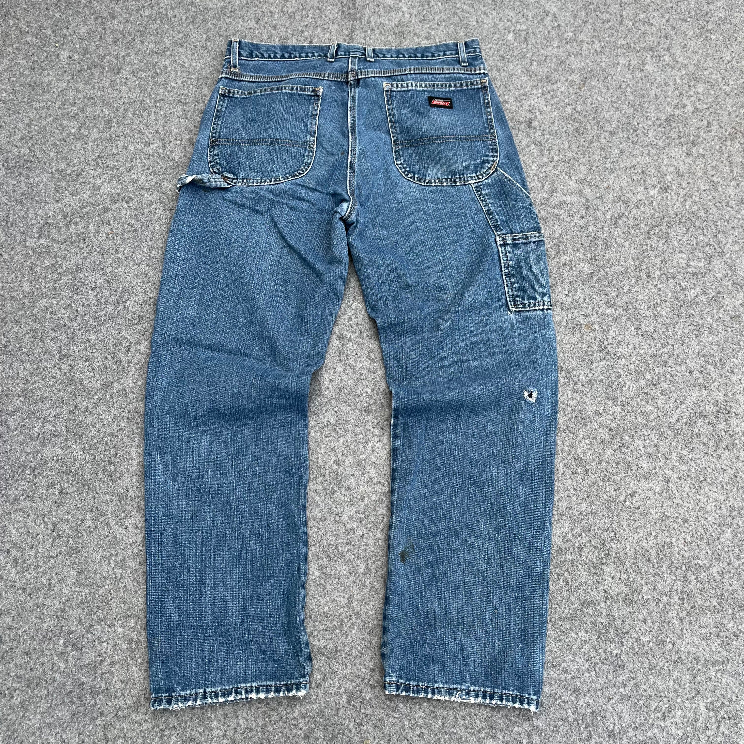 DICKIES (110)