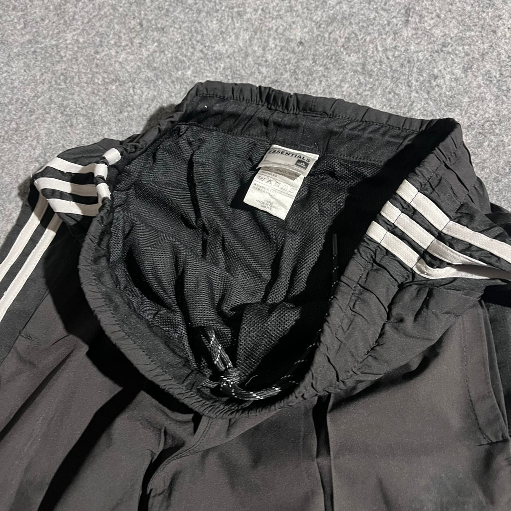 BLACK ADIDAS