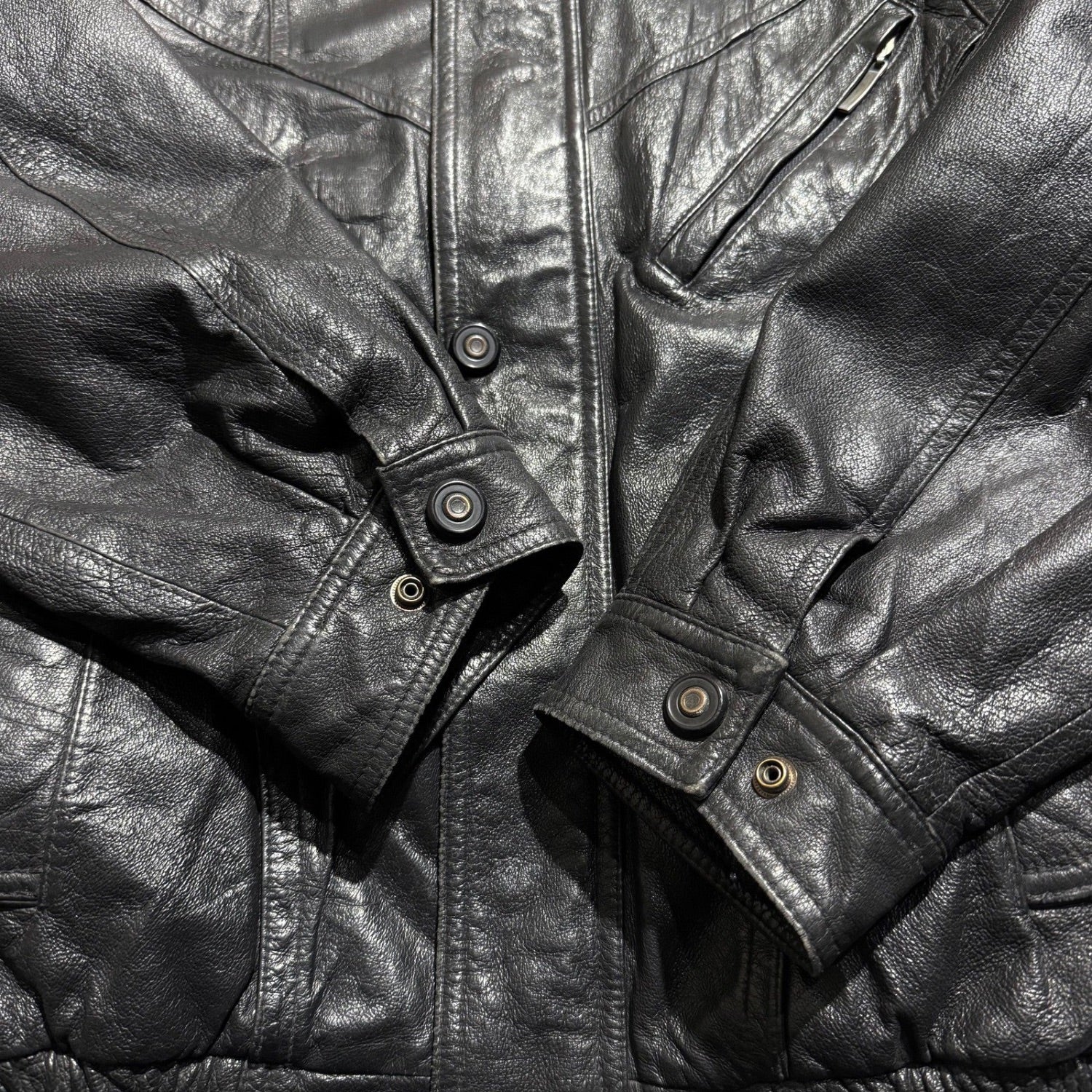 BLACK LEATHER JACKET