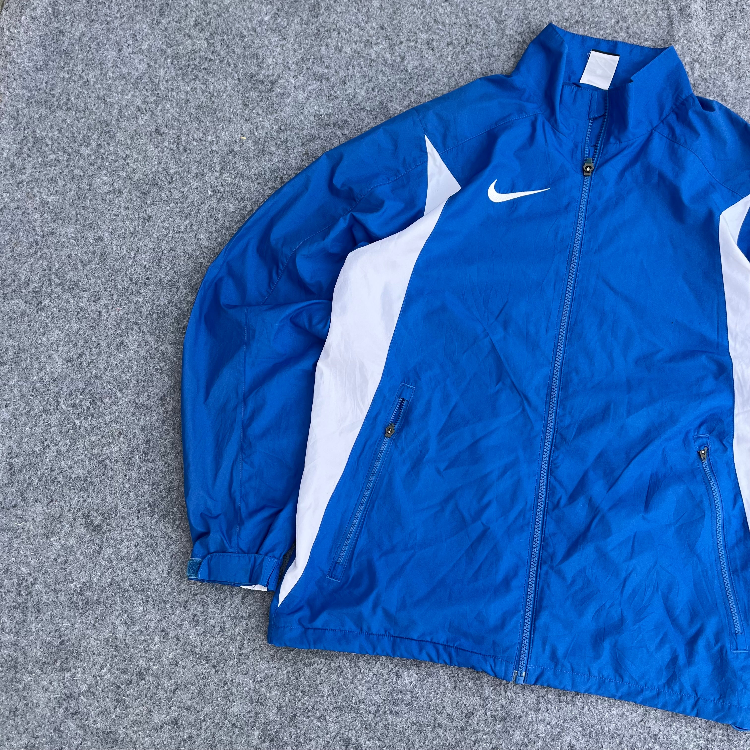 NIKE (50)