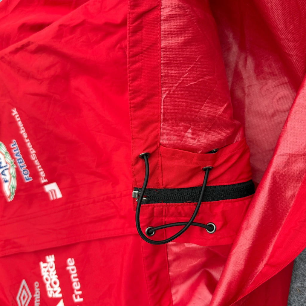 UMBRO WATER PROOF JACKET (100)
