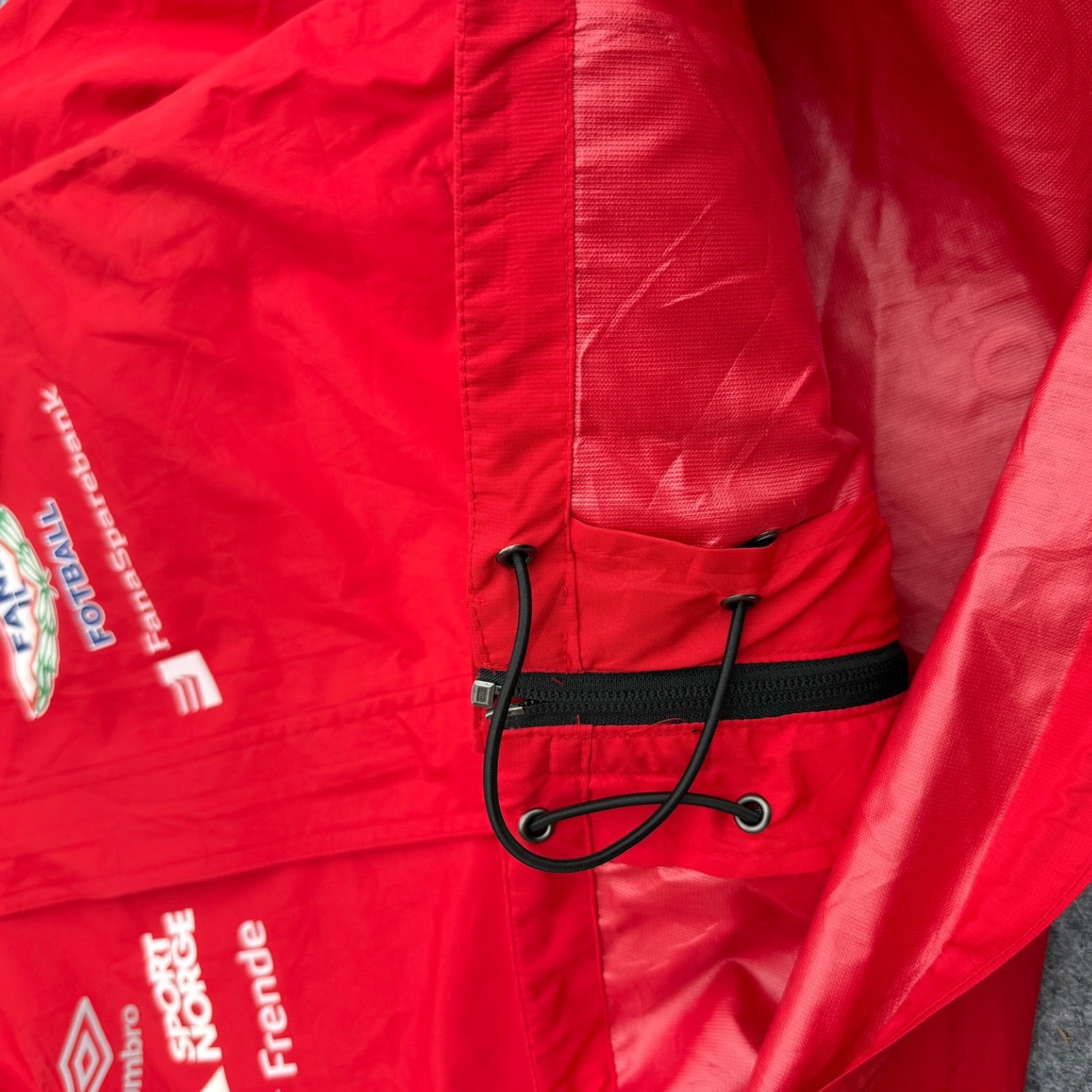 UMBRO WATER PROOF JACKET (100)