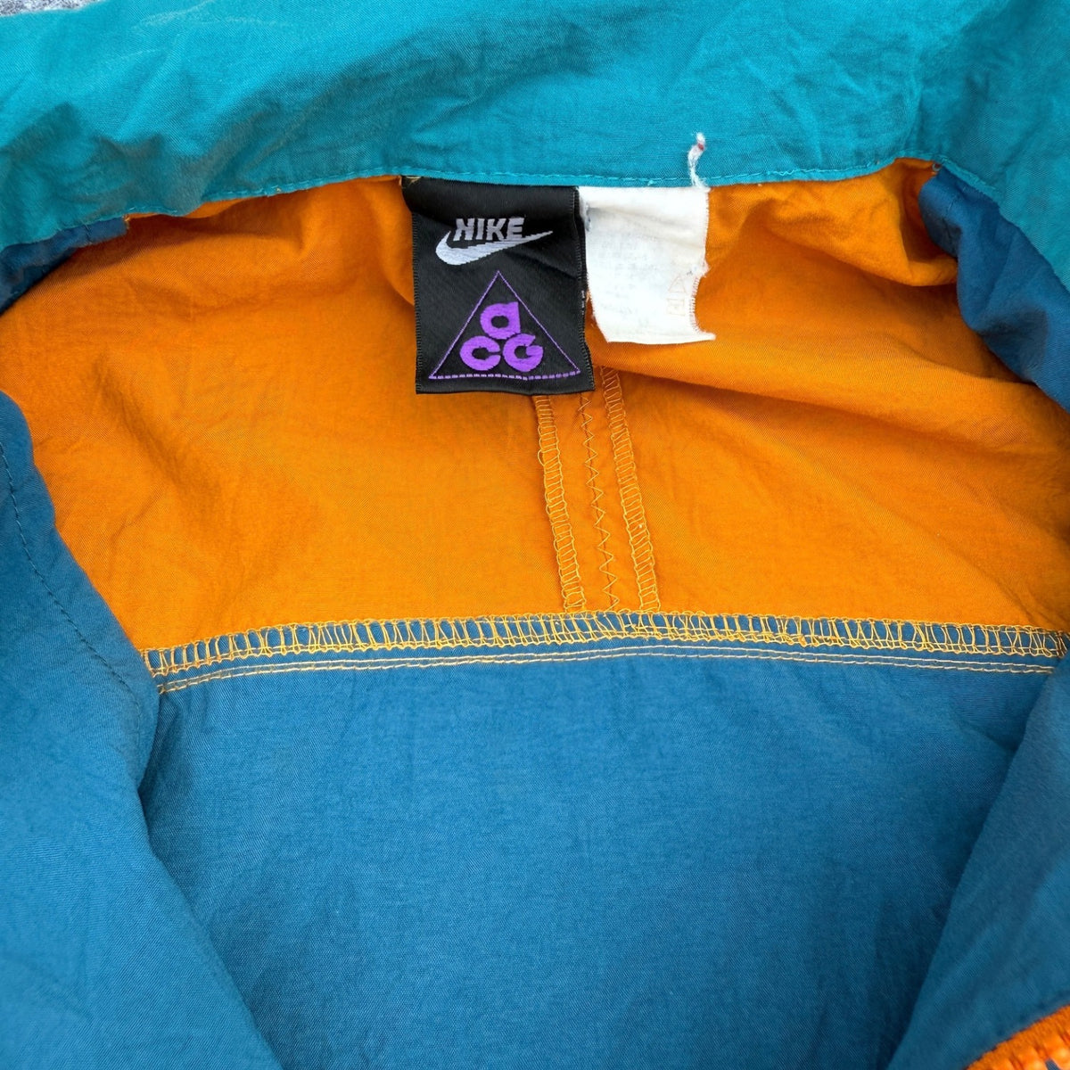 NIKE WINDBREAKER (678)