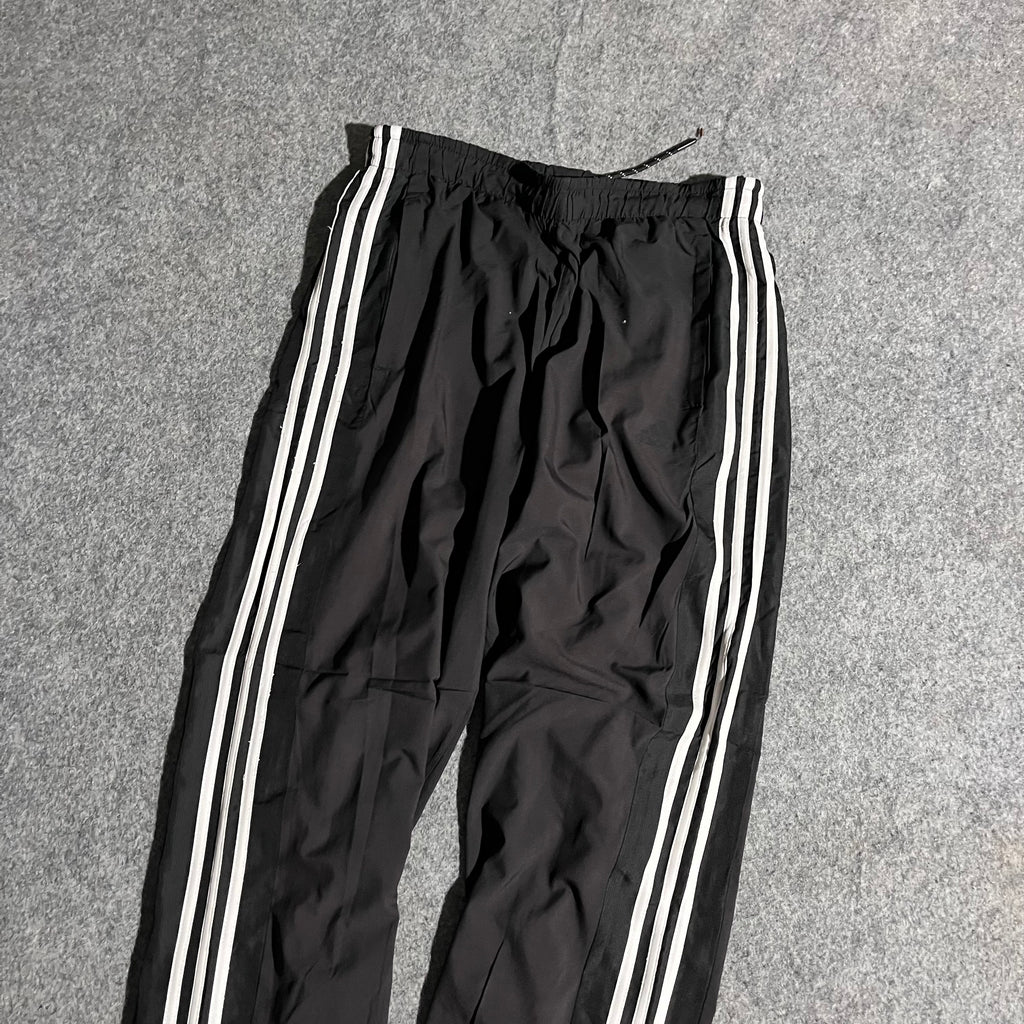 BLACK ADIDAS