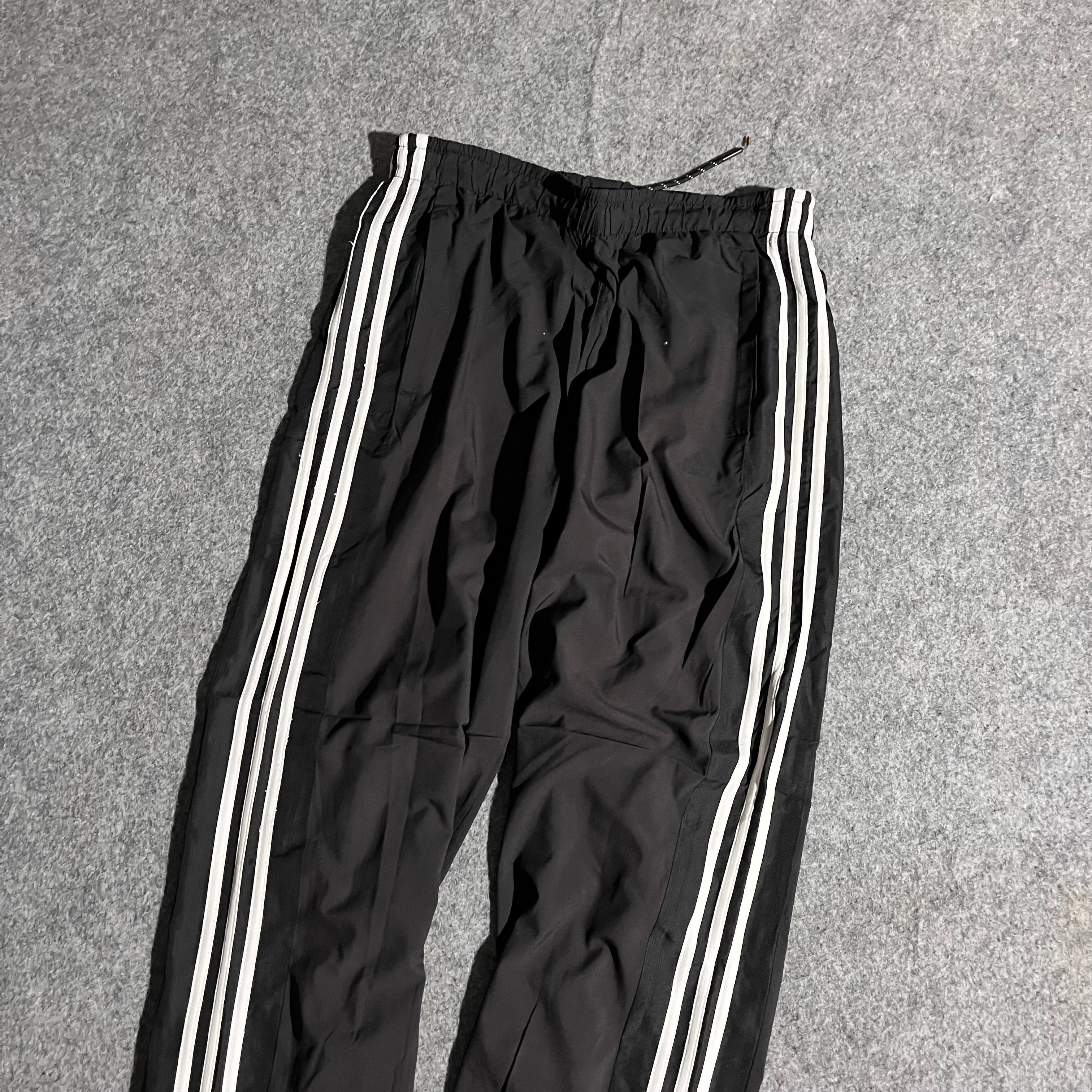 BLACK ADIDAS