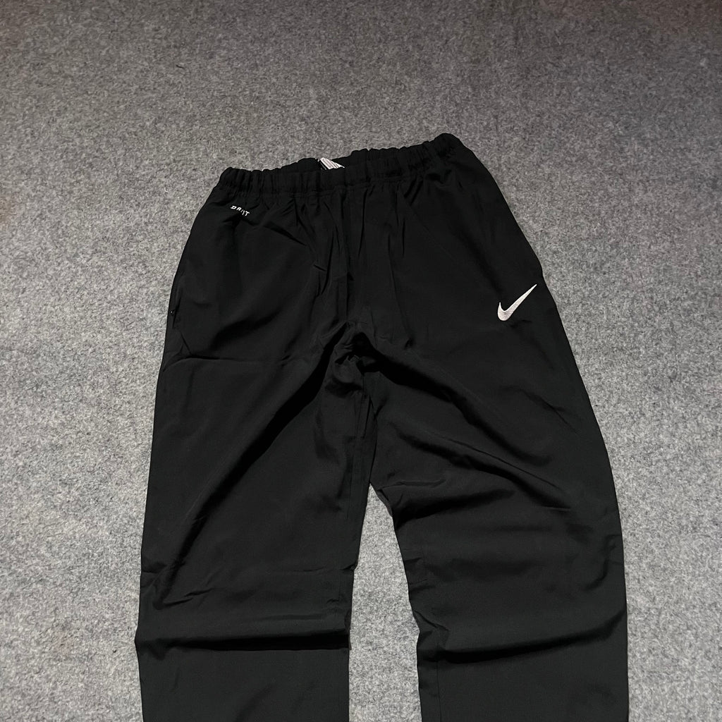 BLACK NIKE