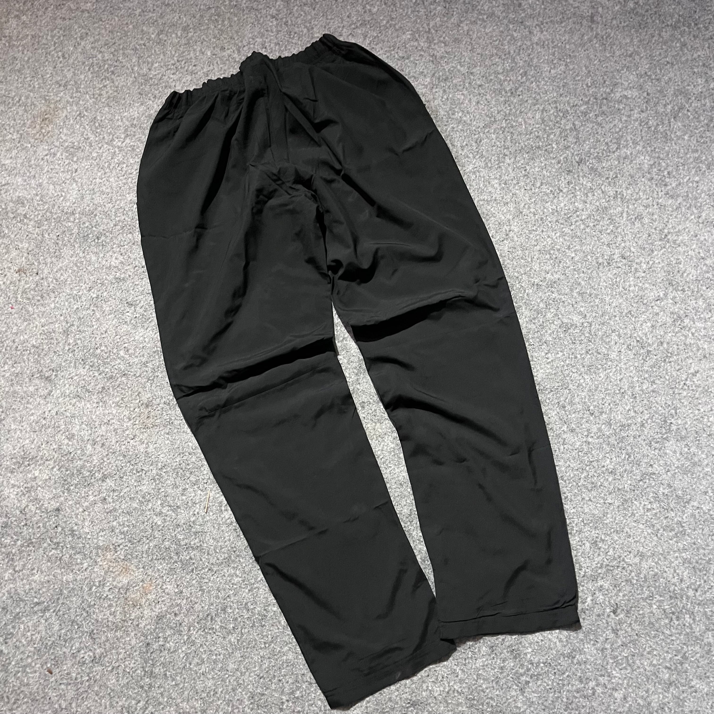 BLACK NIKE