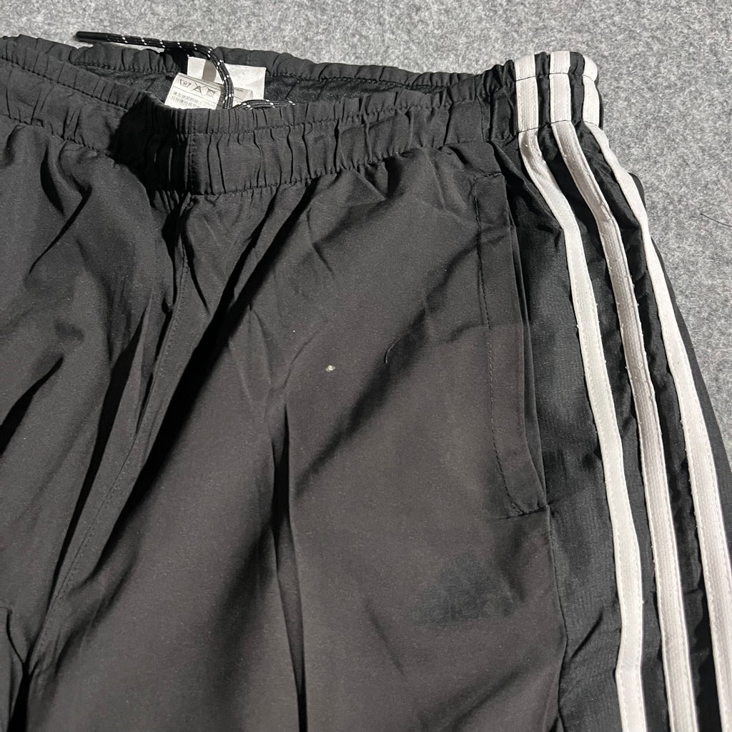 BLACK ADIDAS