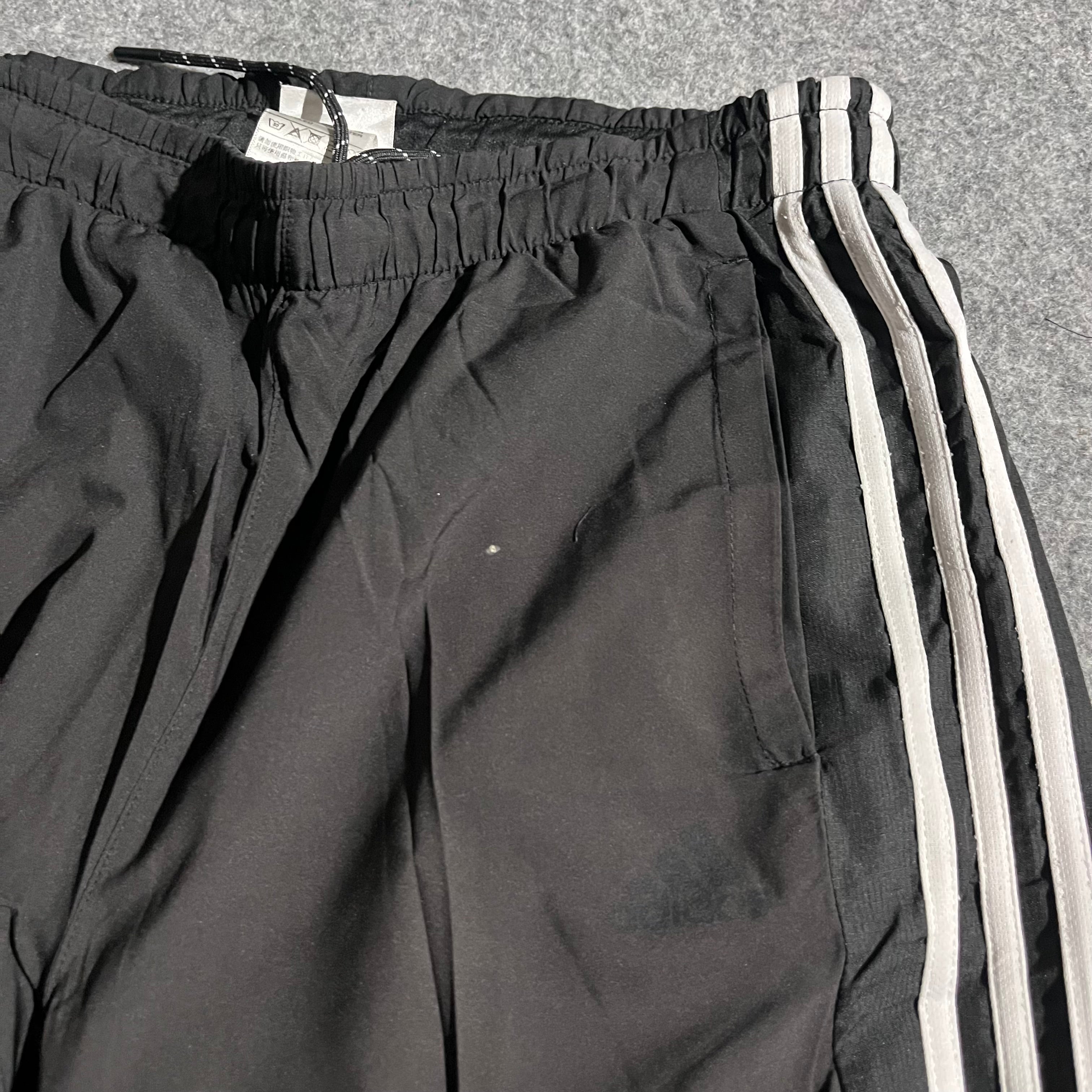 BLACK ADIDAS