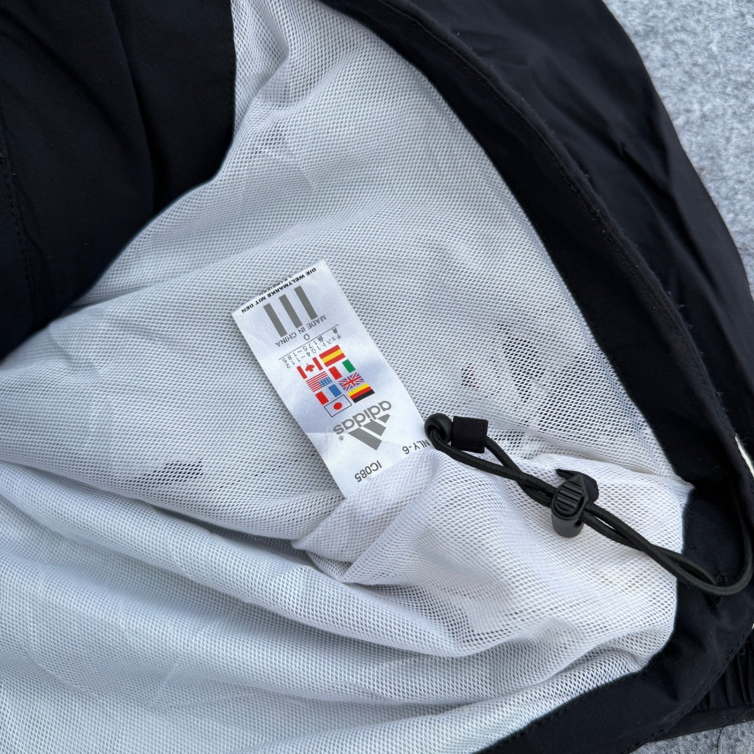 ADIDAS WINDBREAKER (103)