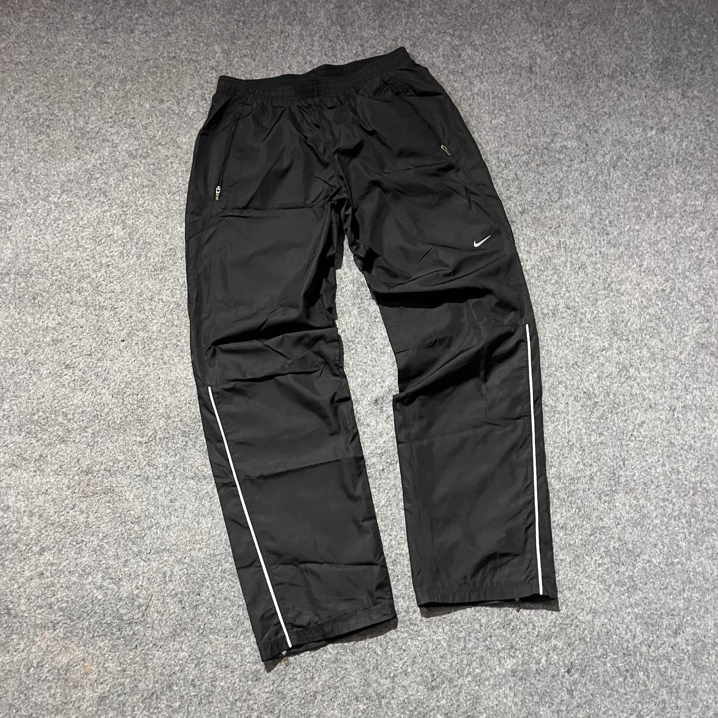 BLACK NIKE